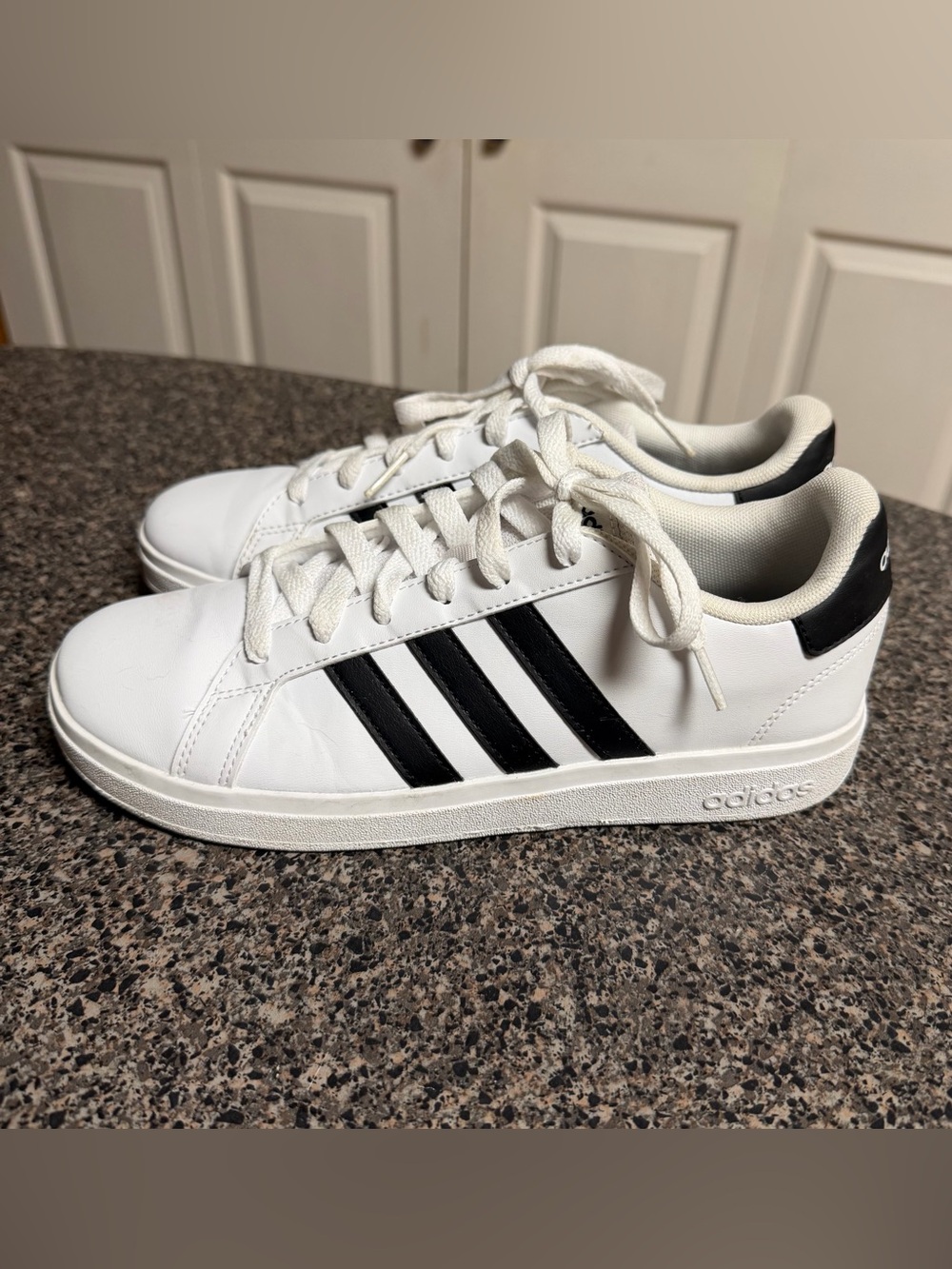 adidas Teens size 5 White Sneakers with Black Three-Stripes. New